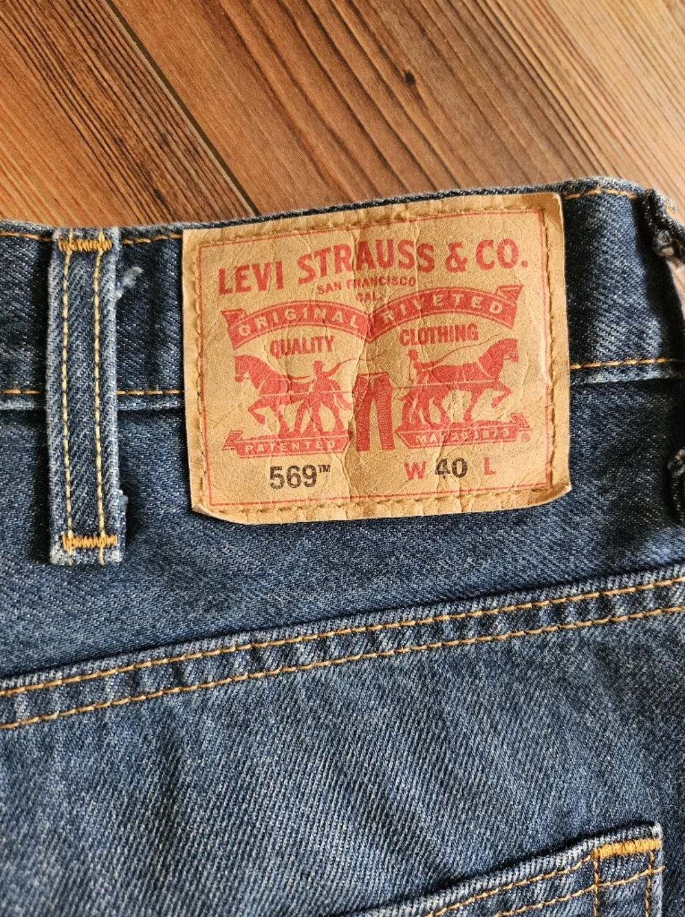 Levi's 569 Men's Dark Blue Denim Jean Shorts Size 40